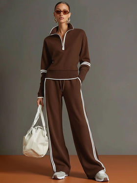 Casual leisure suit met accent strepen.